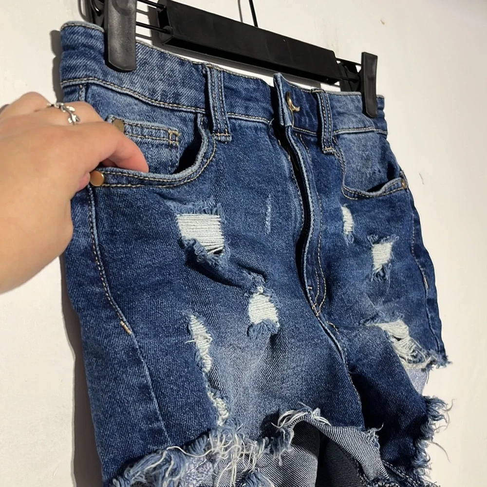 Kendall + Kylie Medium Wash Distressed High Rise Icon Denim Shorts Size 26
